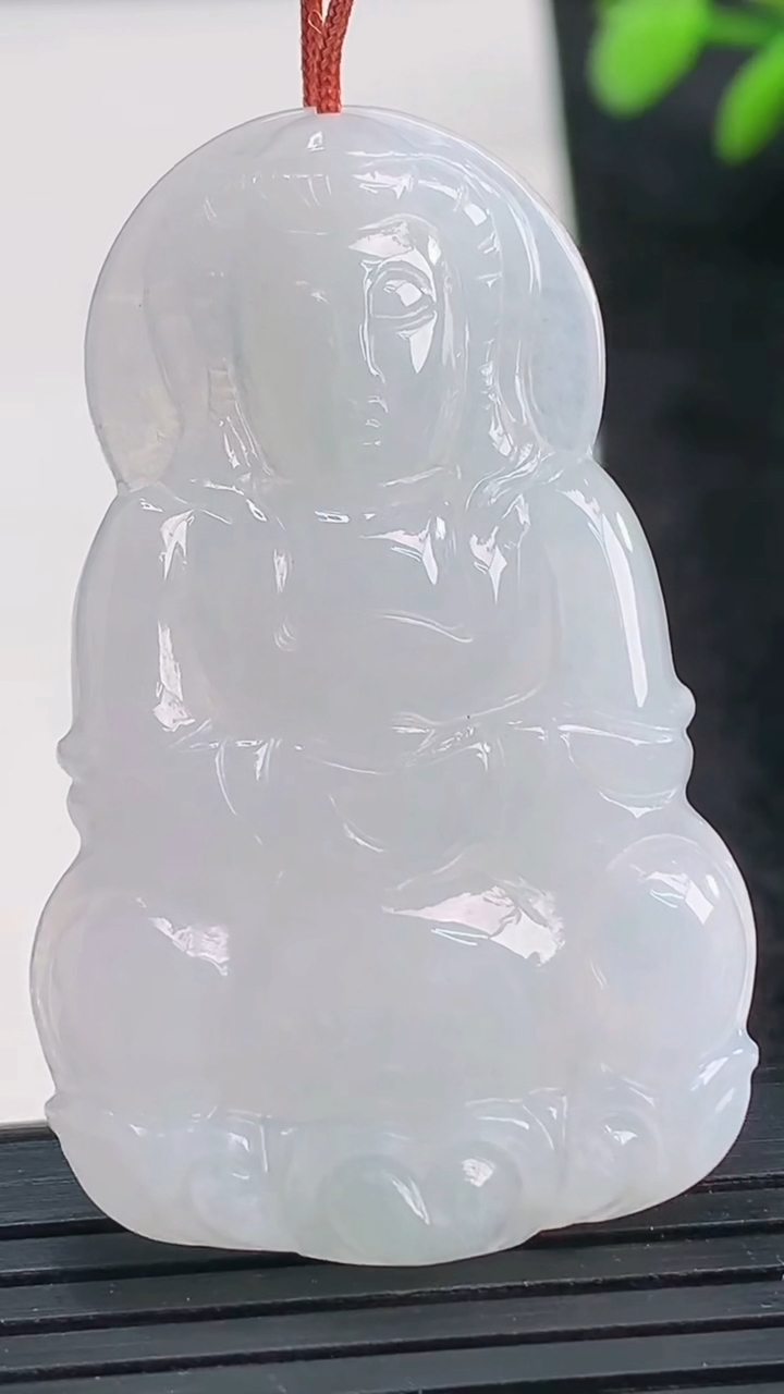 天然A货翡翠观音菩萨吊坠尺寸46.3-28.9-4.8重量:11.52g
3月26日