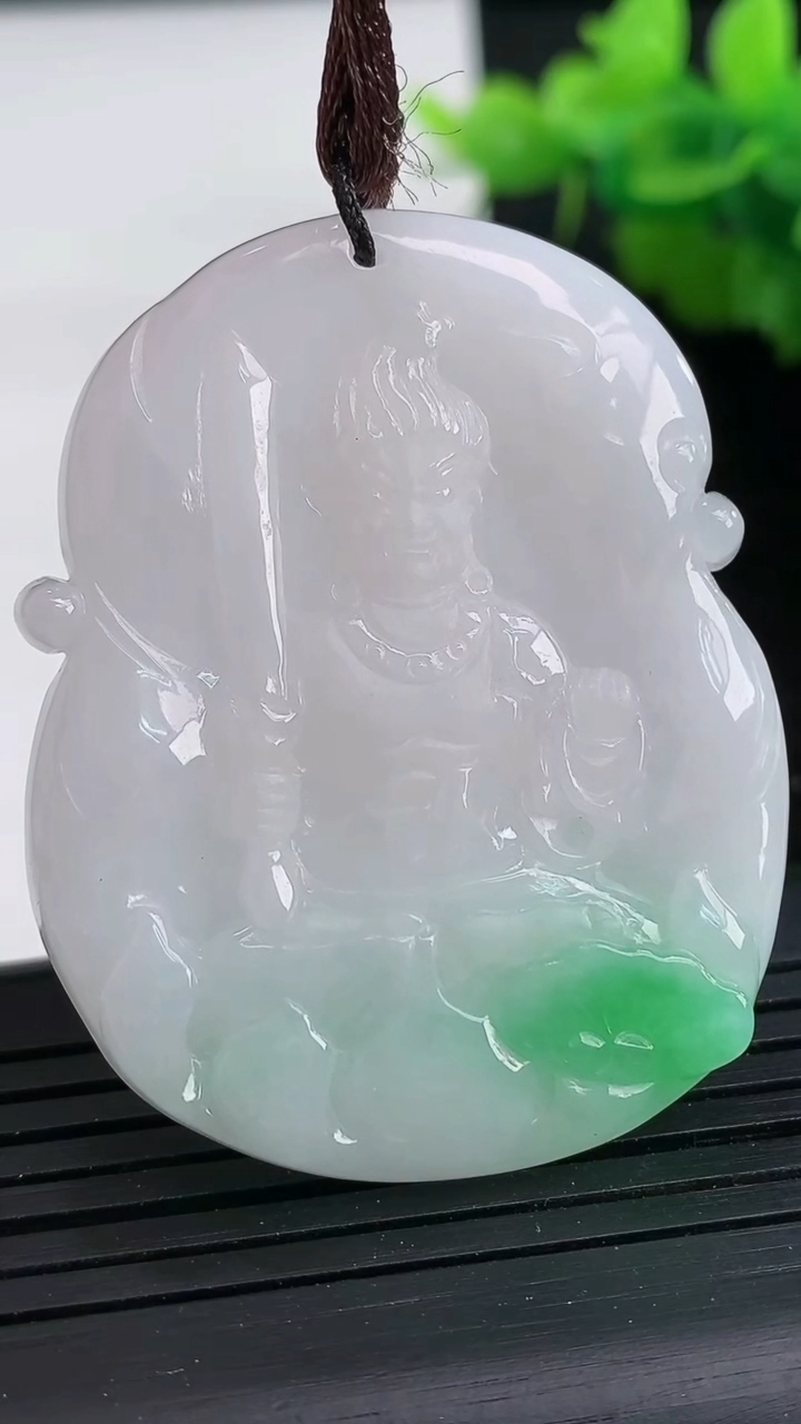 天然A货翡翠不动明王吊坠尺寸46.6-36.8-5.1重量:19.42g
3月26日