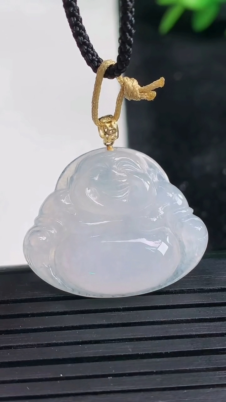 天然A货翡翠佛公吊坠尺寸22.5-27.7-5.1重量:5.15g
3月26日