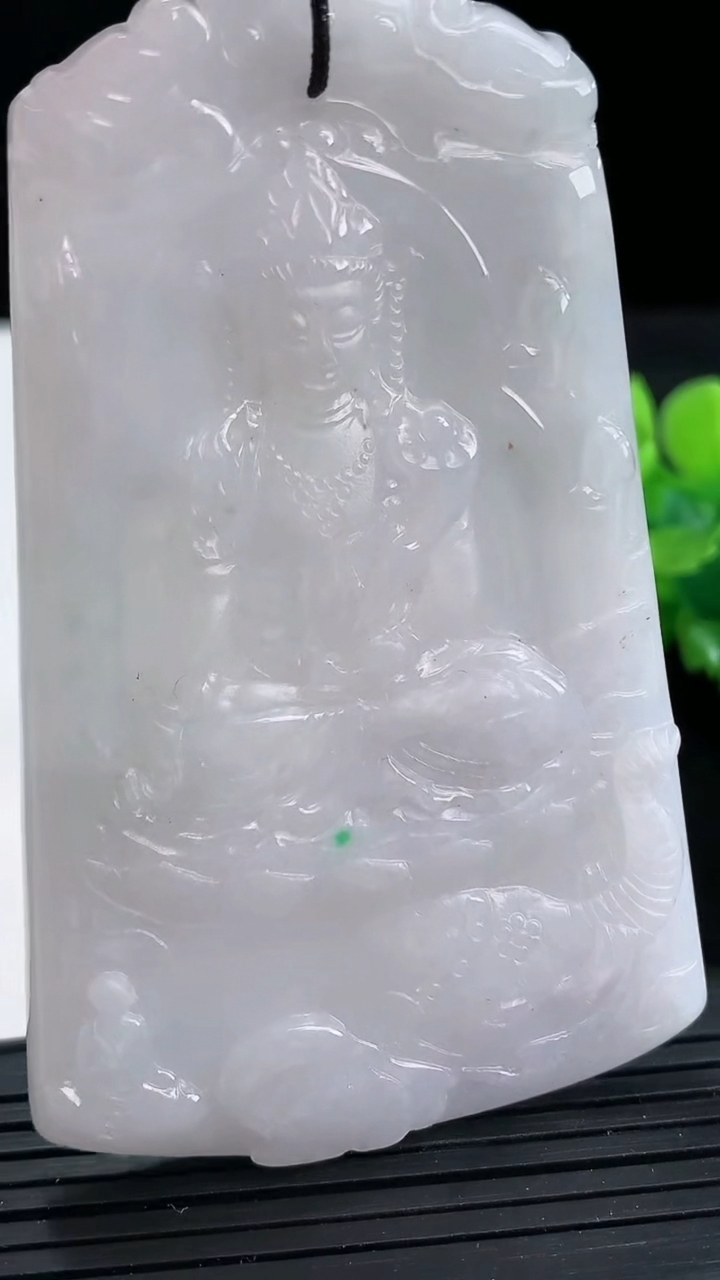 天然A货翡翠春带彩紫罗兰普贤菩萨吊坠尺寸75.6-46.9-5.3重量:40.92g
3月26日