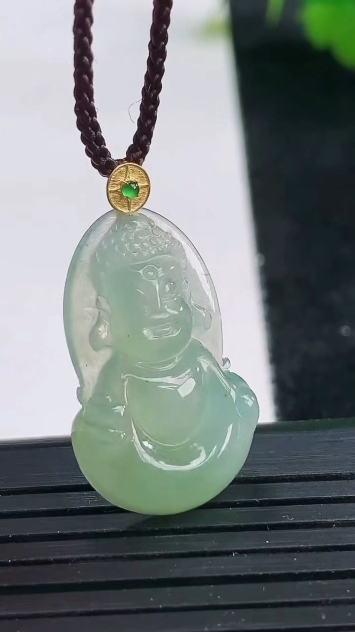 天然A货翡翠弥勒佛吊坠尺寸26.3-16-4.8重量:3.27g
3月26日