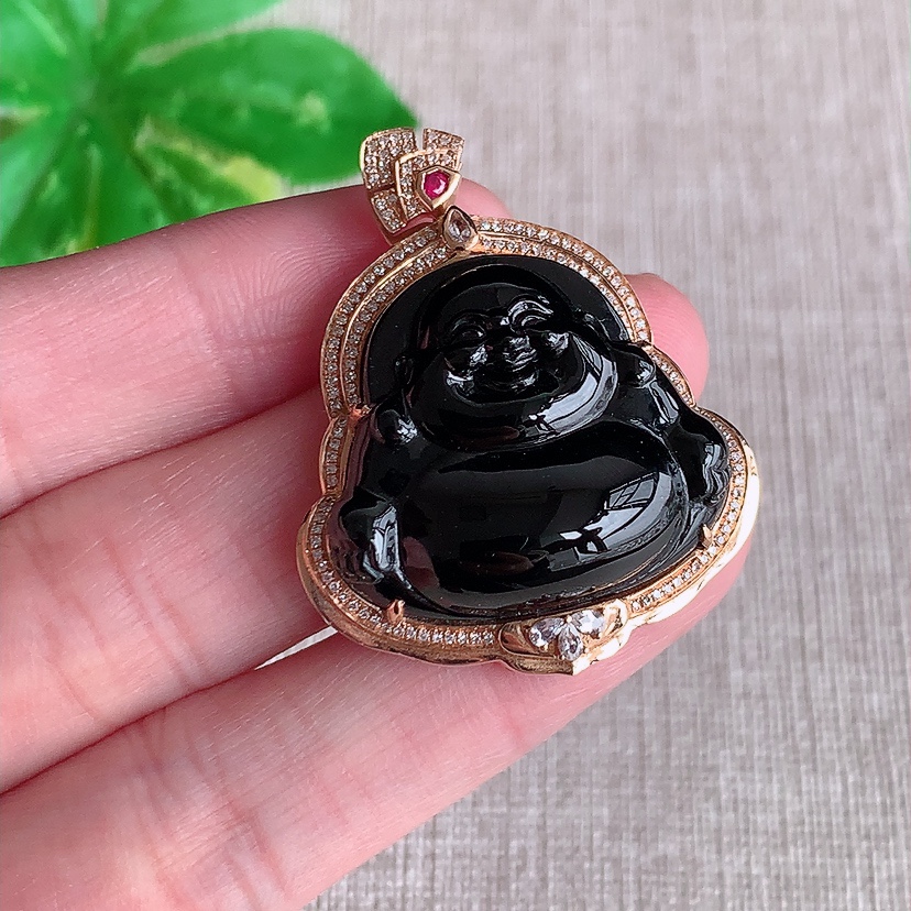 天然A货翡翠18K金伴钻镶嵌墨翠佛公吊坠 打灯全透 
尺寸38.5-30.2-11裸石22.5-26mm 重量12.55g 0324