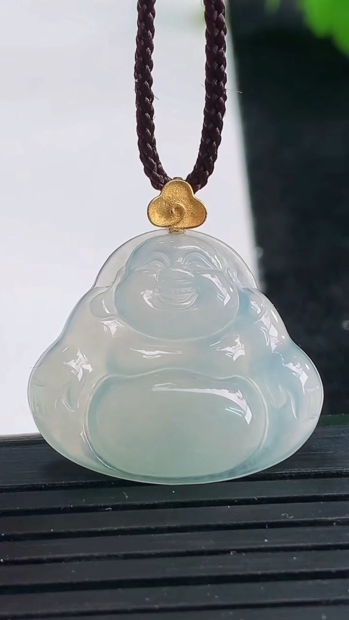 天然A货翡翠佛公吊坠尺寸21.8-24.8-3.6重量:3.69g
3月26日