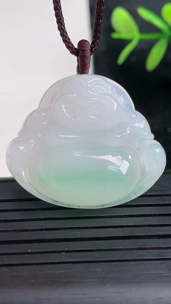 天然A货翡翠佛公吊坠尺寸28.7-33.4-7.3重量:11.09g
3月26日