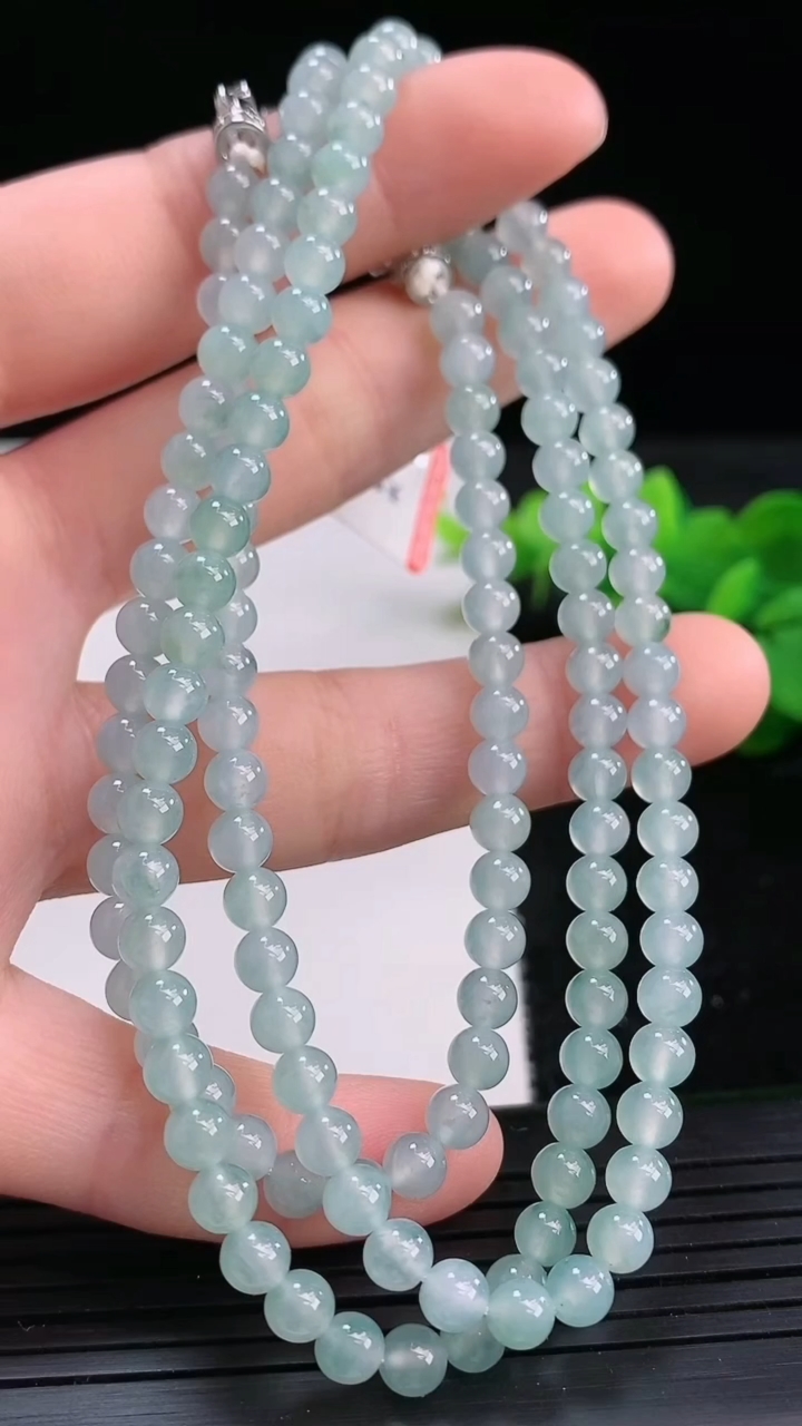 天然A货翡翠飘花圆珠项链尺寸4.3-143颗重量:24.21g3月26日
工厂直销收藏佳品,种好水足