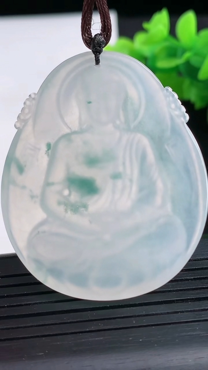 天然A货翡翠种飘花大日如来吊坠尺寸49.7-41-5.6重量:22.88g
3月26日