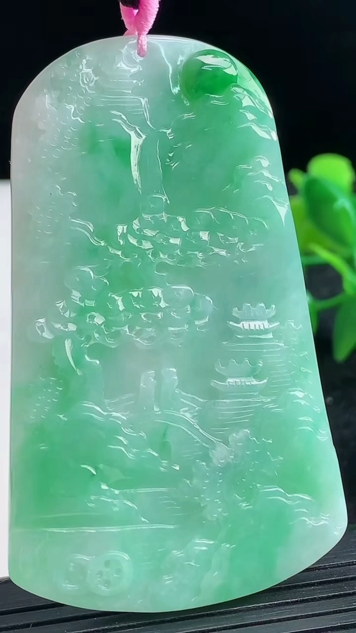 天然A货翡翠山水牌吊坠尺寸67.9-41.2-4.7重量:30.79g
3月26日