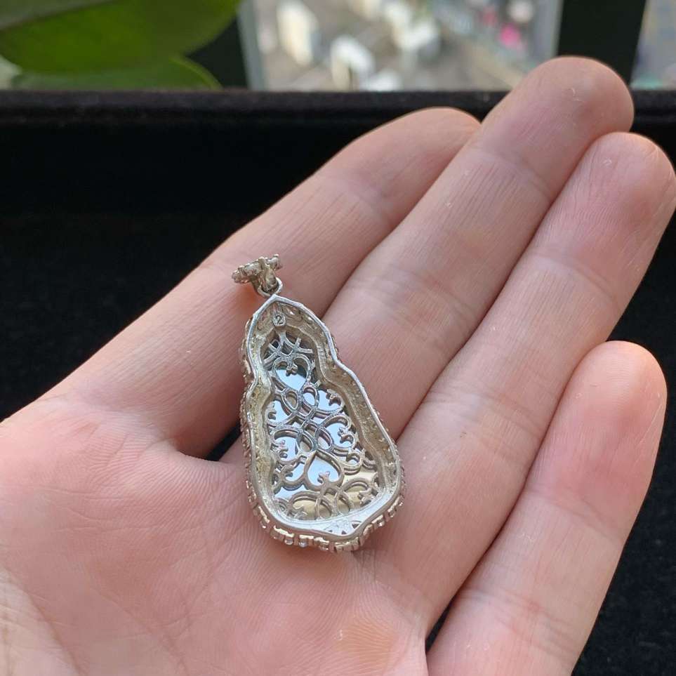 A货天然翡翠冰种925银满绿观音吊坠重量5.20
3月26日