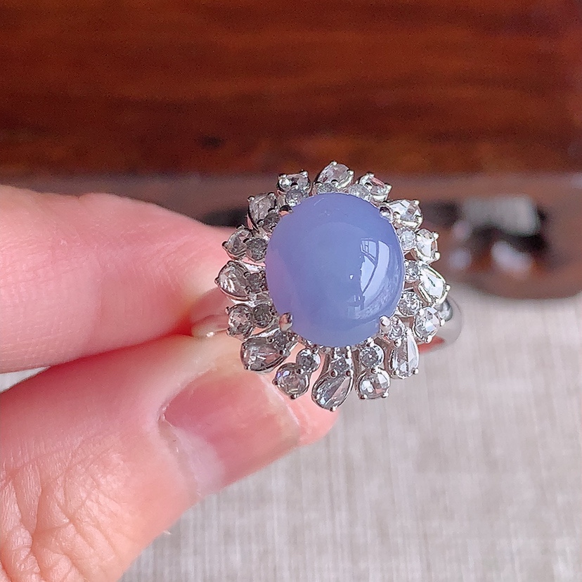 天然A货翡翠18K金伴钻镶嵌紫罗兰蛋面戒指 圈口17.4裸石
尺寸9.6-8.3mm 重量4.08g