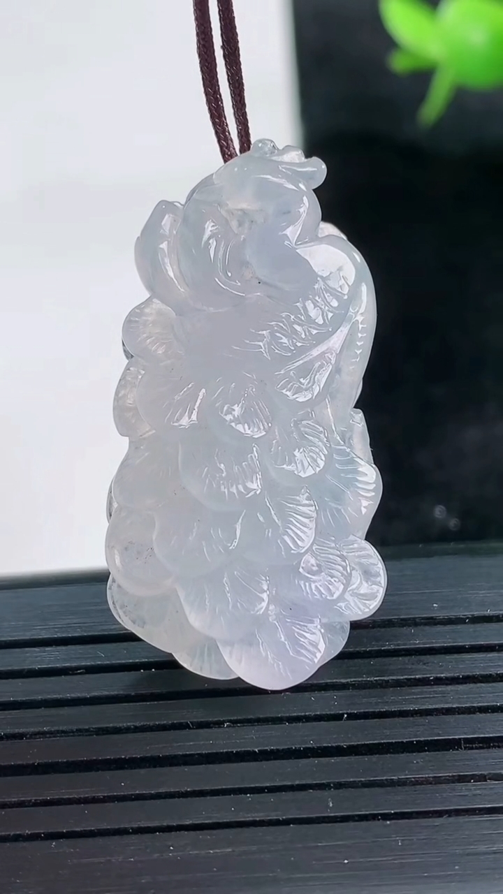 天然A货翡翠紫罗兰凤凰吊坠尺寸35.6-18-9重量:8.44g
3月26日