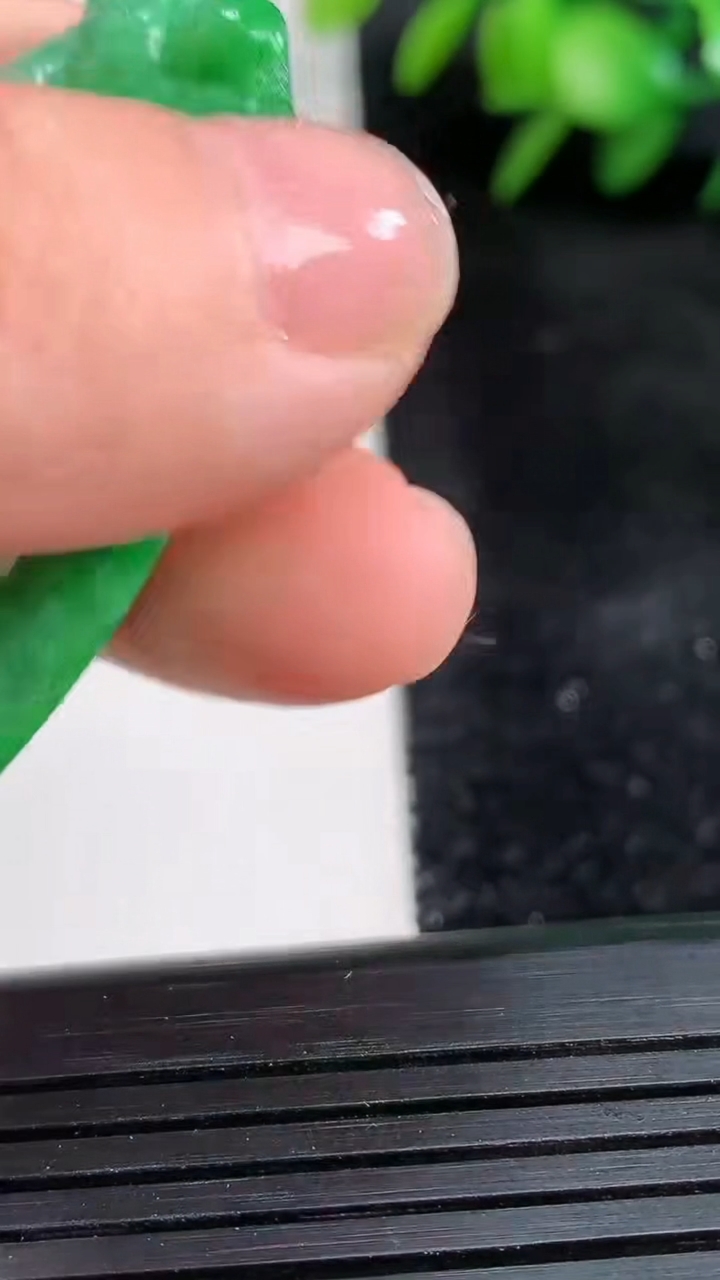 天然A货翡翠福瓜吊坠尺寸44.1-20.3-4.7重量:6.25g
3月26日