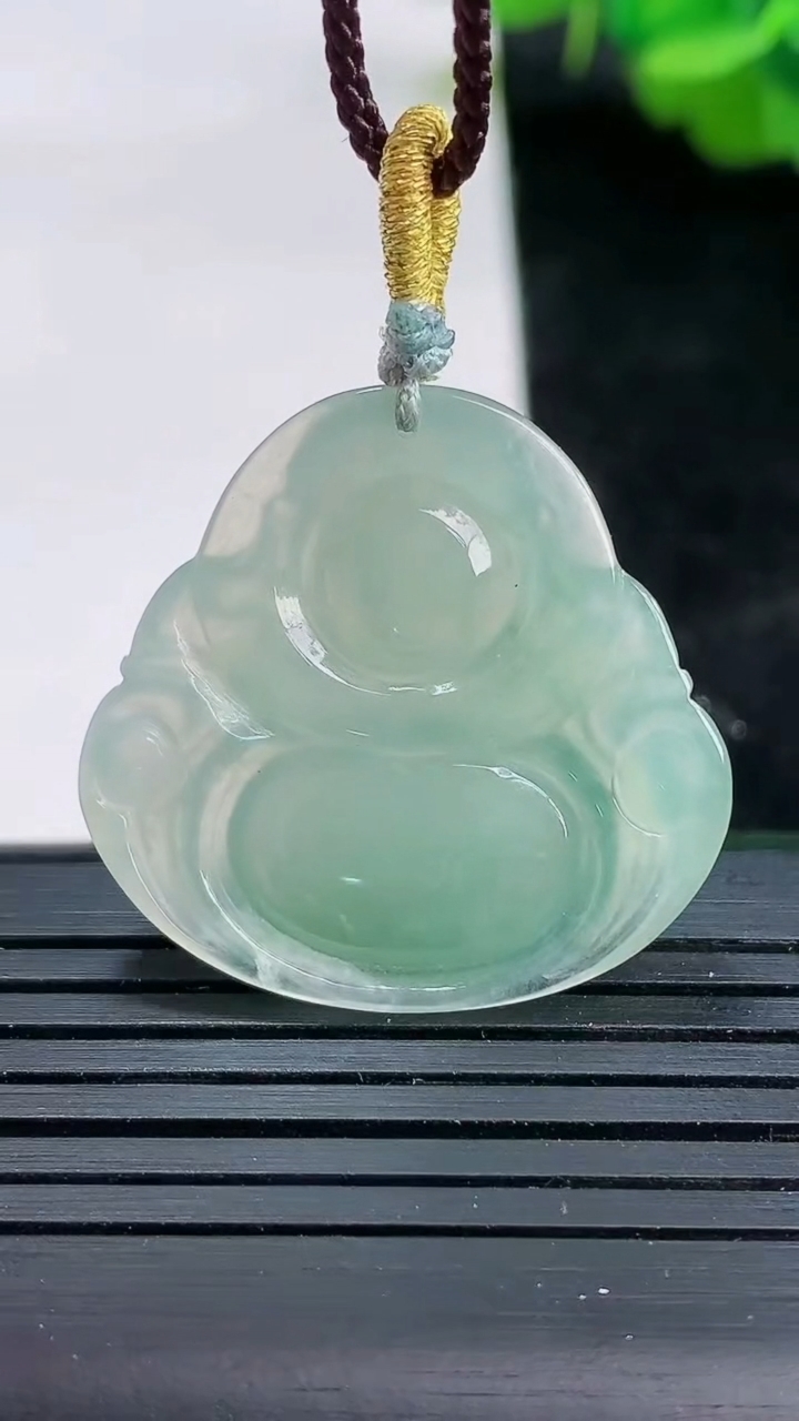 天然A货翡翠佛公吊坠尺寸27.5-28.8-5.3重量:6.28g
3月26日