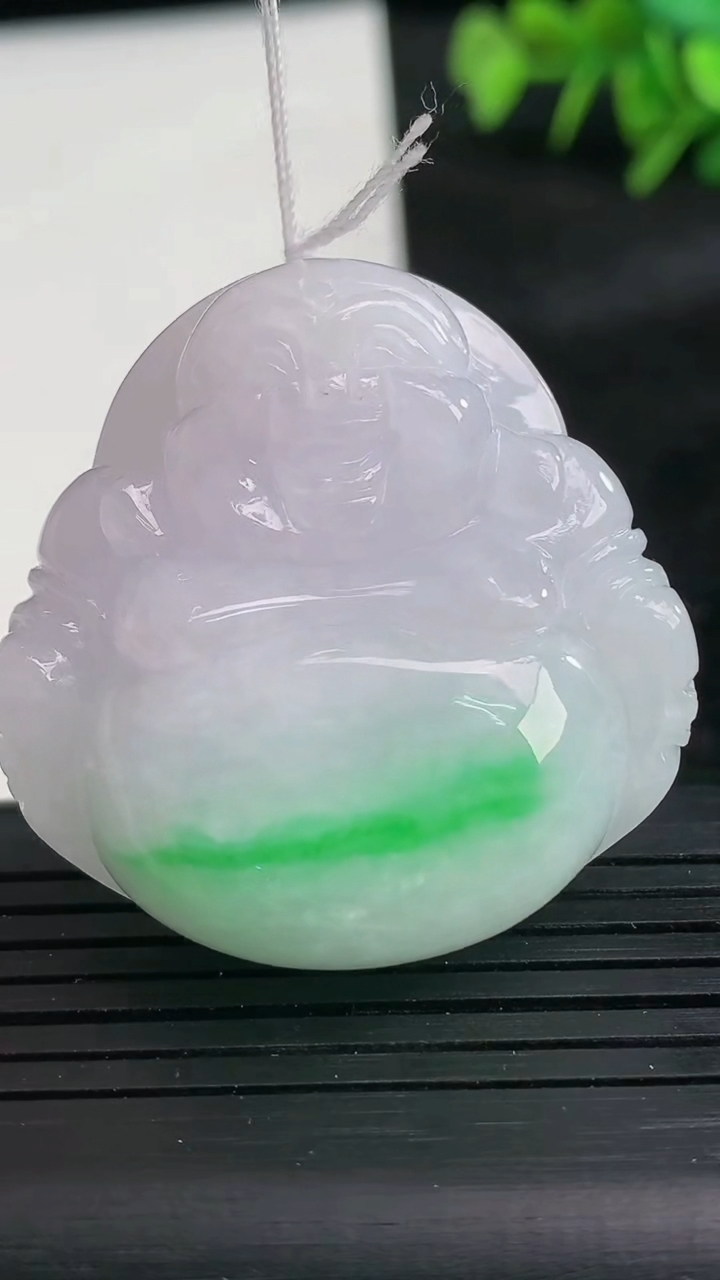 天然A货翡翠佛公吊坠尺寸37.2-37.4-12.2重量:30.73g
3月26日