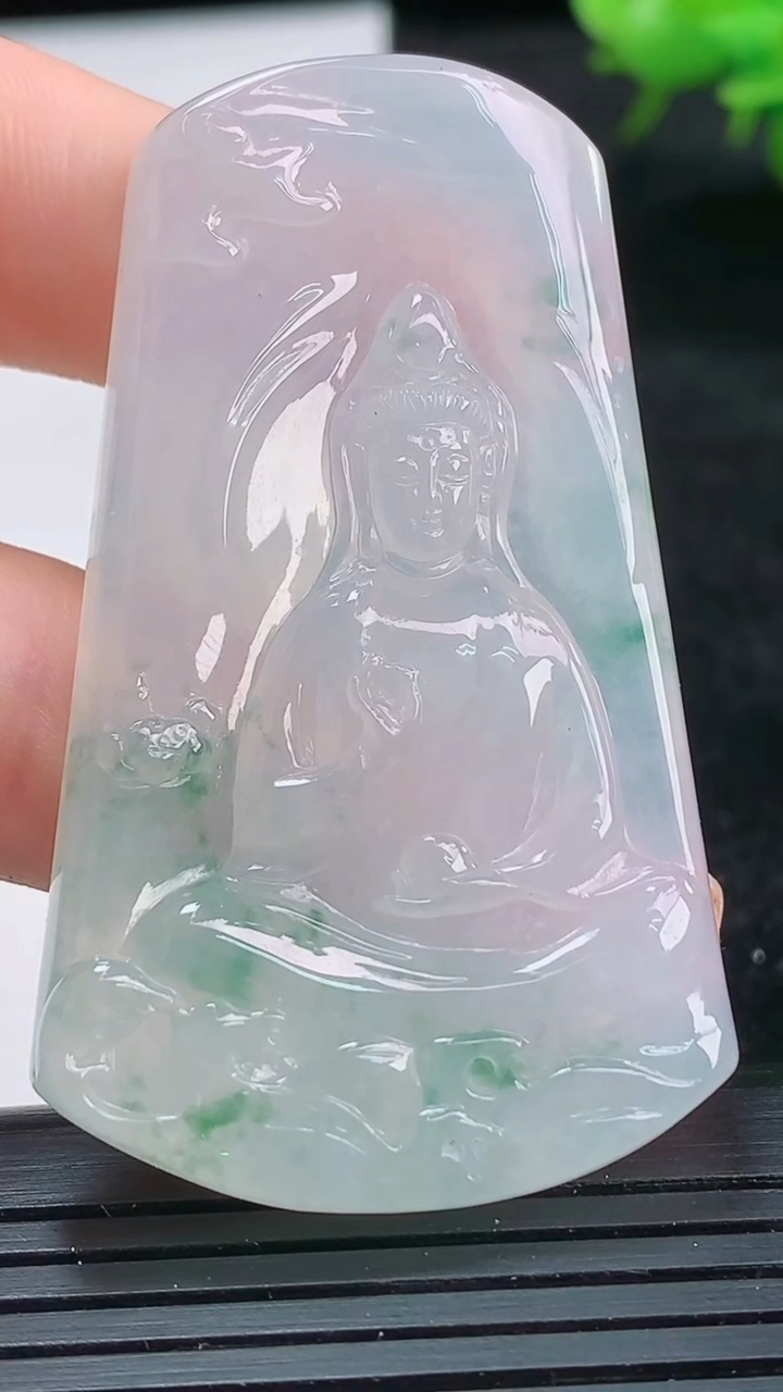 天然A货翡翠种飘花观音菩萨吊坠尺寸54-32.8-5.3重量:21.99g
3月26日