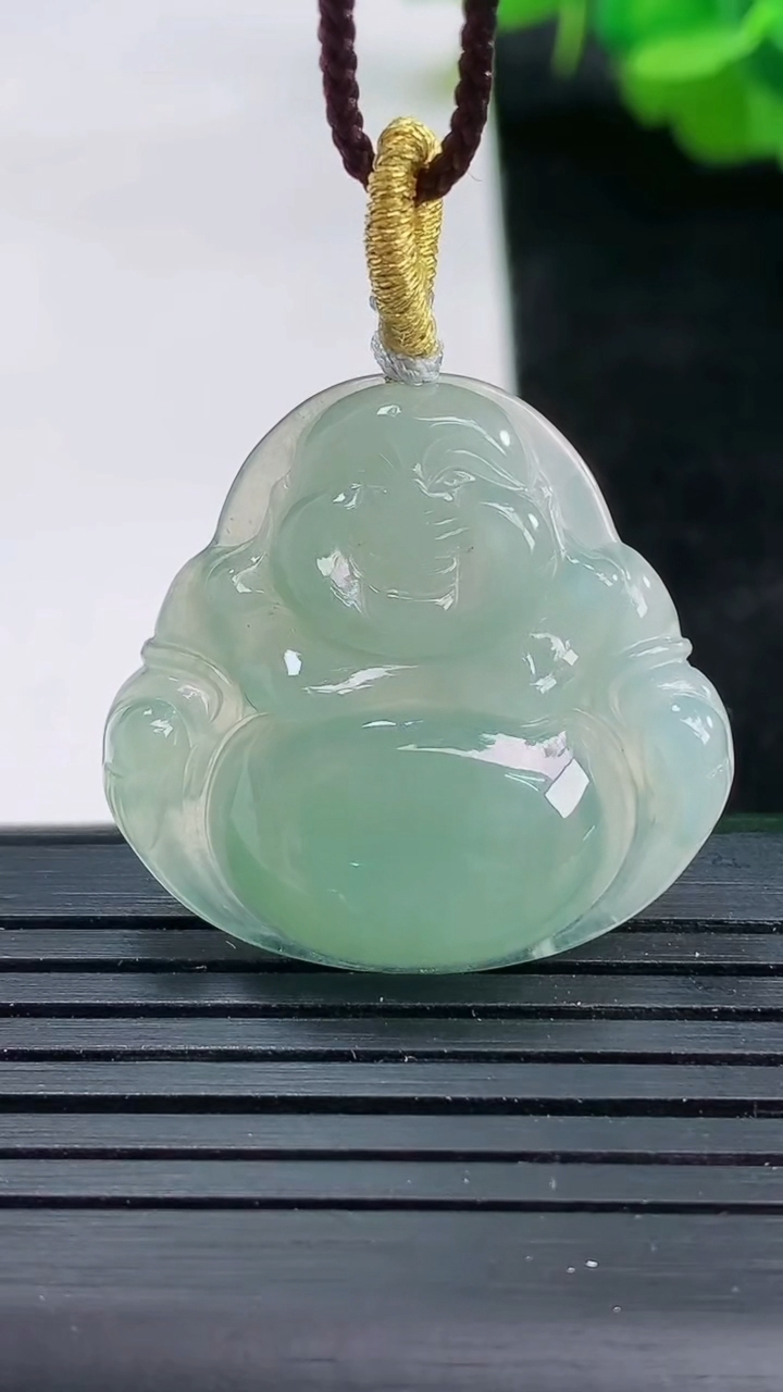 天然A货翡翠佛公吊坠尺寸27.5-28.8-5.3重量:6.28g
3月26日