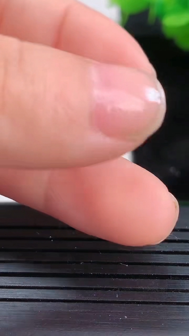 天然A货翡翠紫罗兰蛋面镶嵌件尺寸14.5-9.8重量:3.40g
3月26日