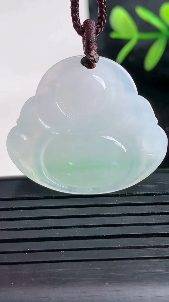 天然A货翡翠佛公吊坠尺寸28.7-33.4-7.3重量:11.09g
3月26日