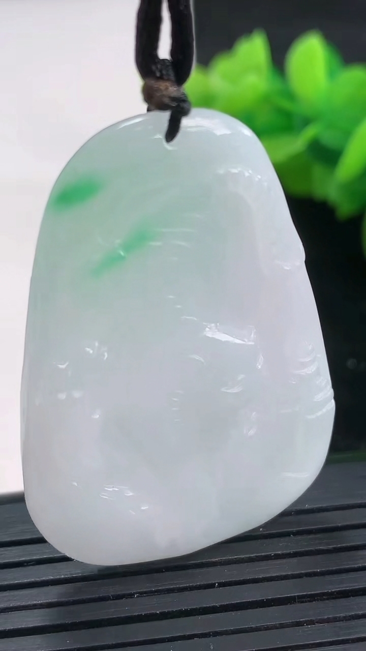 天然A货翡翠生肖虎吊坠尺寸44.7-30.5-4.9重量:14.99g
3月26日