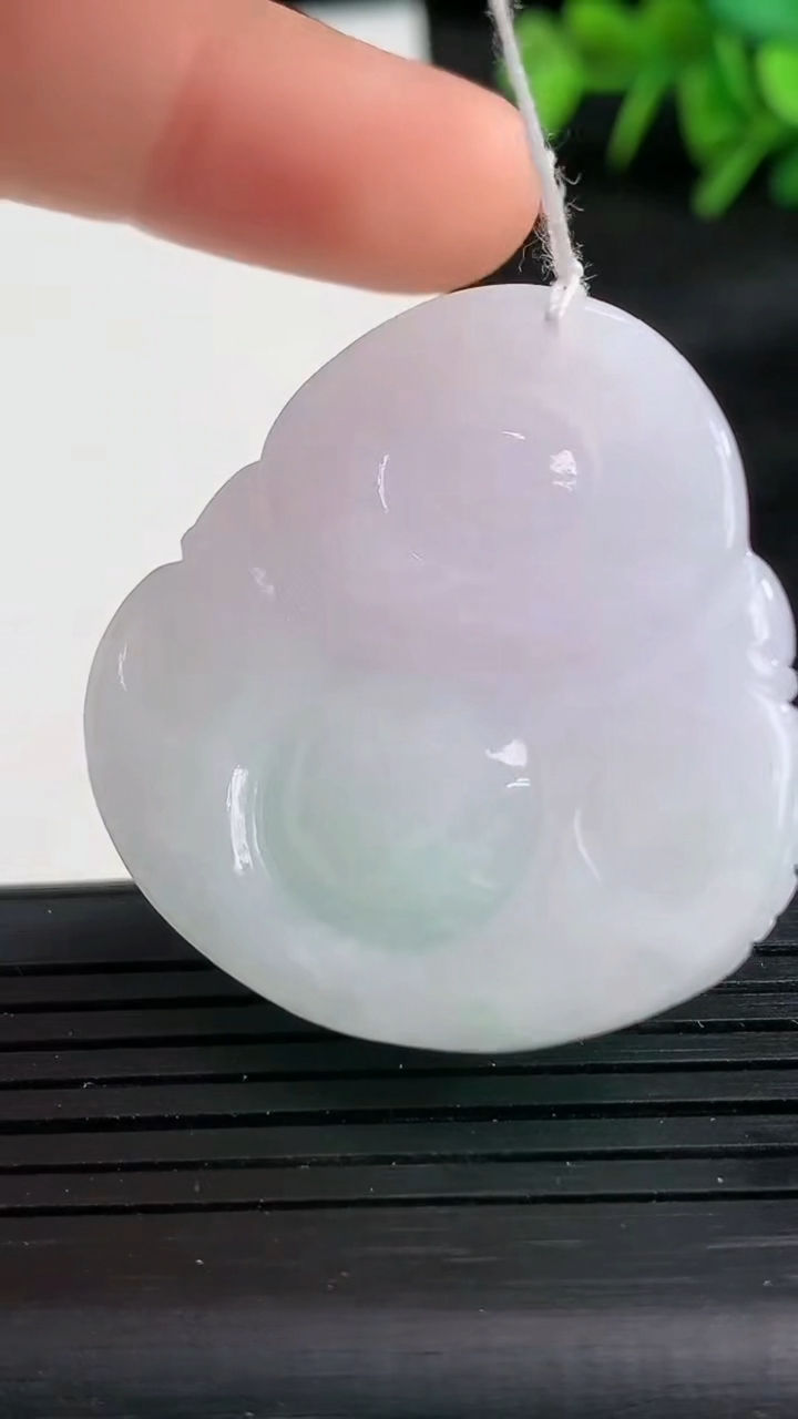 天然A货翡翠佛公吊坠尺寸37.2-37.4-12.2重量:30.73g
3月26日