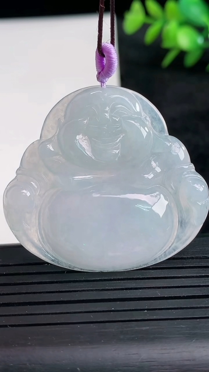 天然A货翡翠佛公吊坠尺寸39.6-43.9-5.6重量:15.13g
3月26日