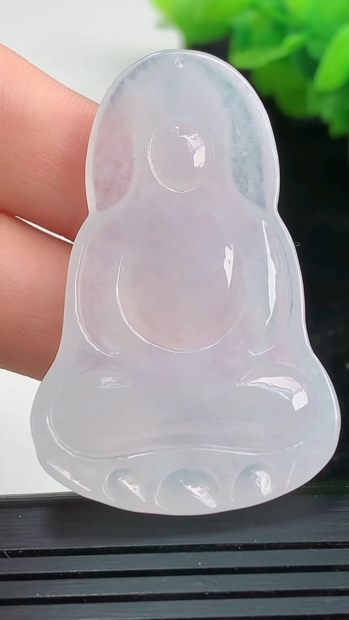 天然A货翡翠观音菩萨吊坠尺寸45.3-29.8-5.8重量:14.06g
3月26日