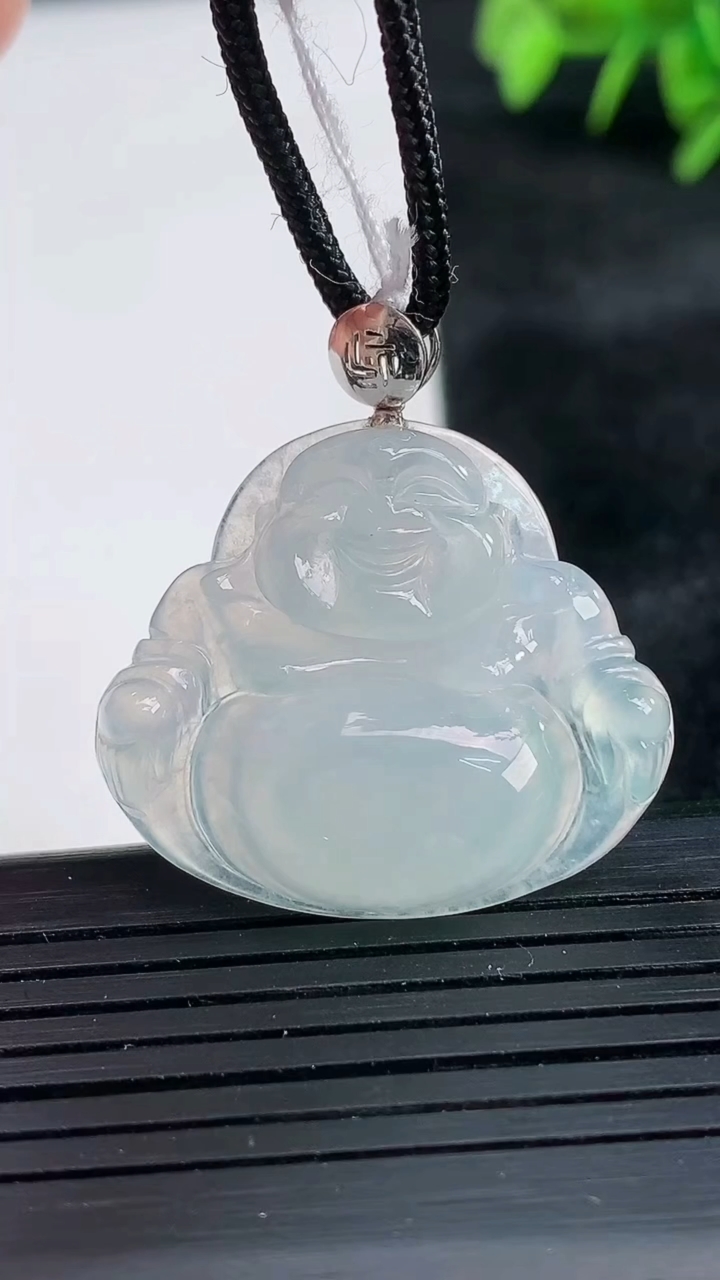 天然A货翡翠佛公吊坠尺寸26.5-30.6-6重量:6.94g
3月26日