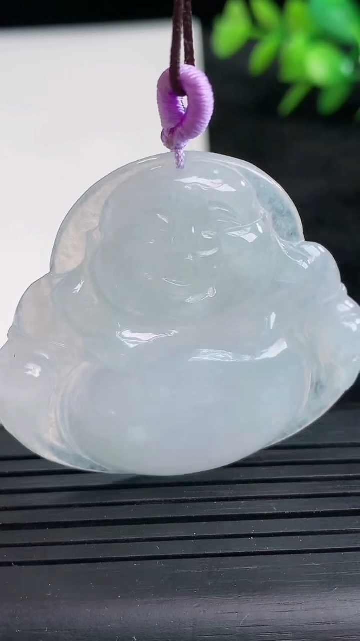 天然A货翡翠佛公吊坠尺寸39.6-43.9-5.6重量:15.13g
3月26日