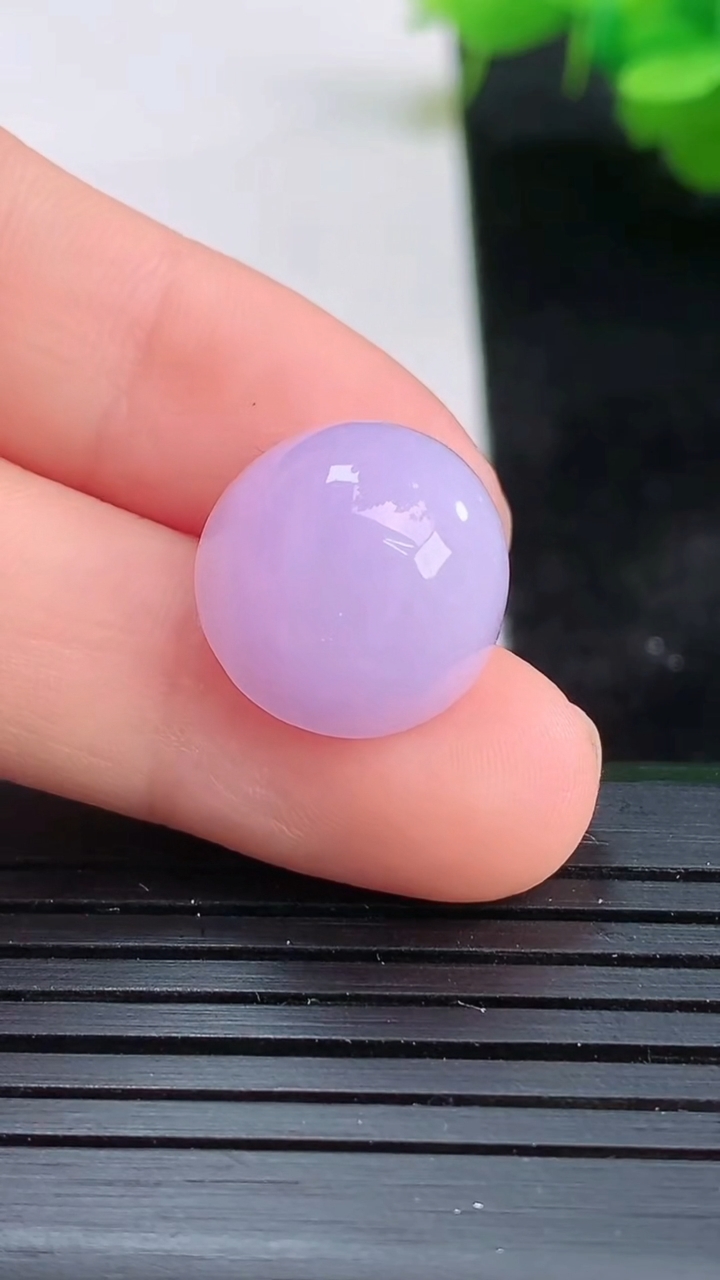 天然A货翡翠紫罗兰蛋面镶嵌件尺寸14.5-9.8重量:3.40g
3月26日