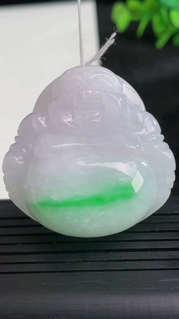 天然A货翡翠佛公吊坠尺寸37.2-37.4-12.2重量:30.73g
3月26日