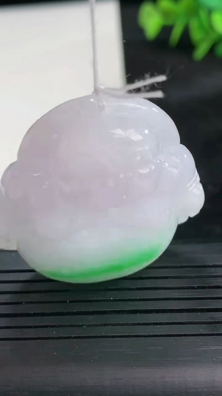 天然A货翡翠佛公吊坠尺寸37.2-37.4-12.2重量:30.73g
3月26日