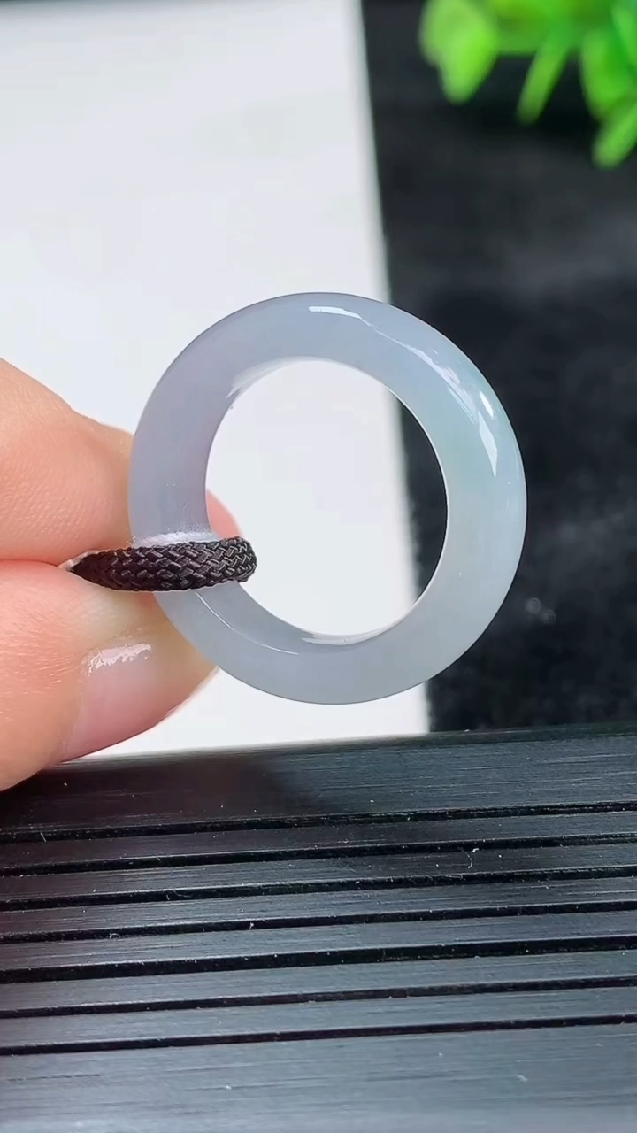 天然A货翡翠紫罗兰指环戒指尺寸16.5-5.8-3.6重量:4.31g2026年3月26日
工厂直销