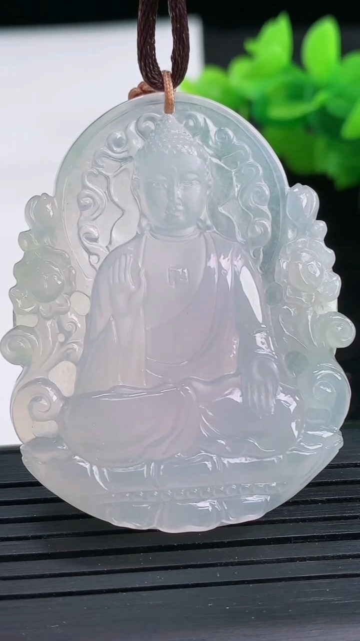 天然A货翡翠种紫罗兰阿弥陀佛吊坠尺寸49.4-38.3-5重量:22.63g
3月26日