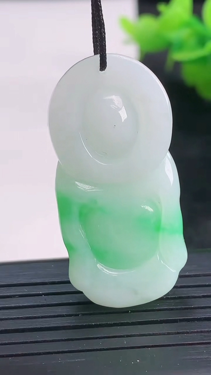天然A货翡翠财神爷吊坠尺寸39.3-19.1-8.7重量:12.78g
3月26日