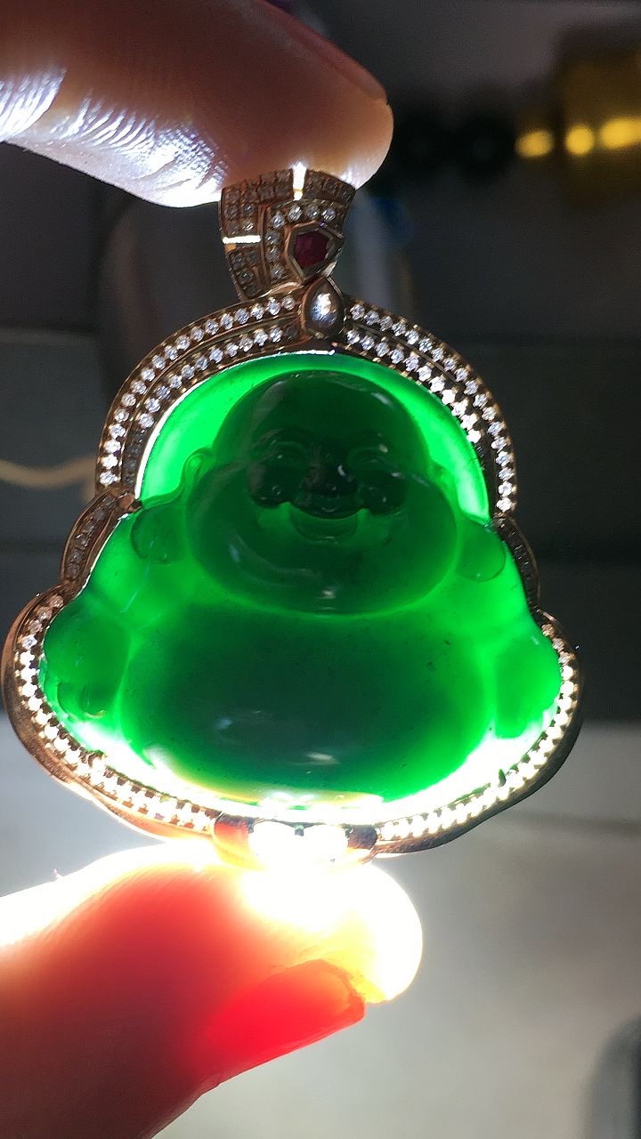 天然A货翡翠18K金伴钻镶嵌墨翠佛公吊坠 打灯全透 
尺寸38.5-30.2-11裸石22.5-26mm 重量12.55g 0324