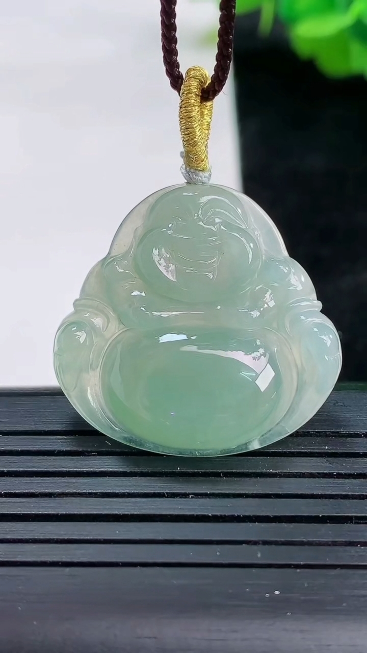 天然A货翡翠佛公吊坠尺寸27.5-28.8-5.3重量:6.28g
3月26日