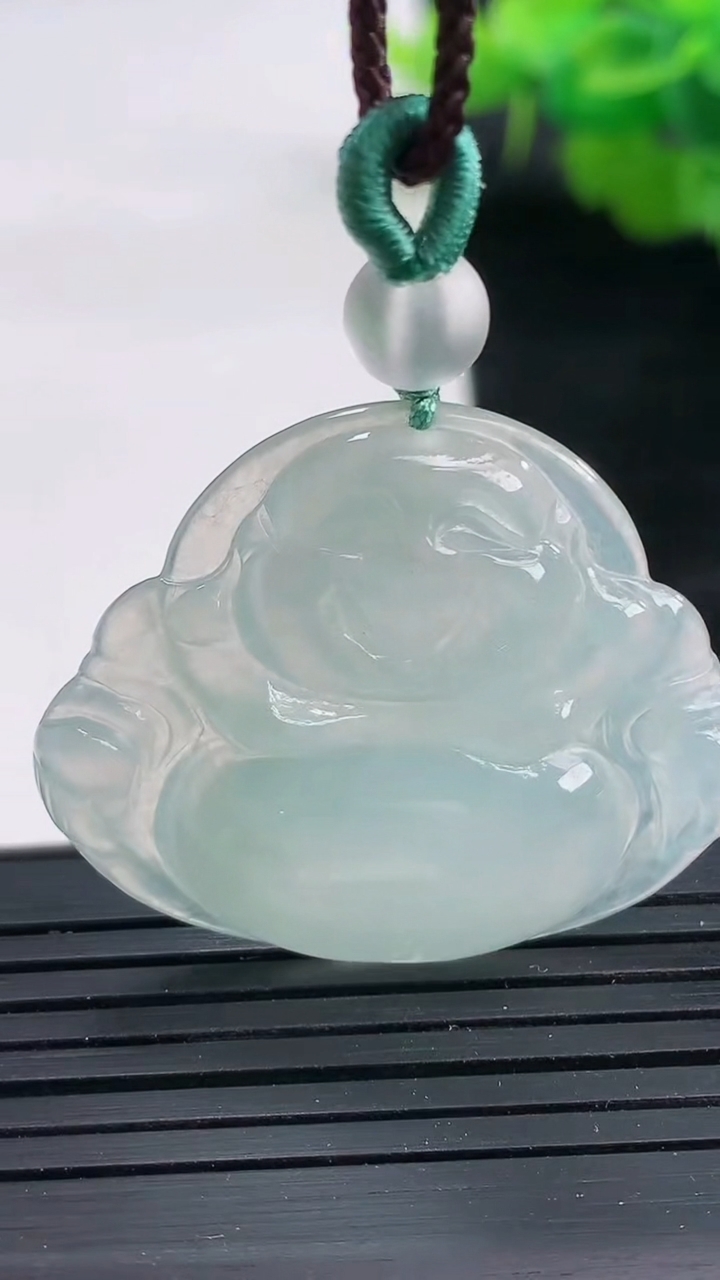 天然A货翡翠佛公吊坠尺寸29.6-35.4-5重量:8.31g
3月26日