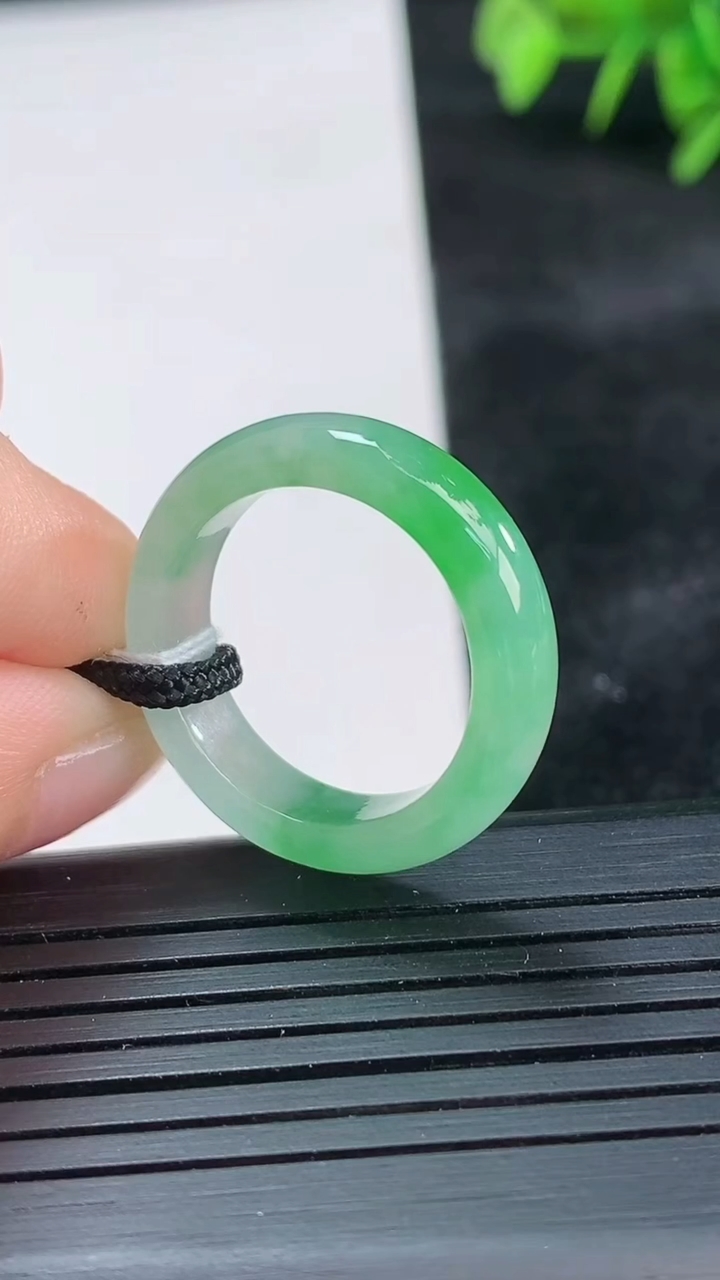 天然A货翡翠指环戒指尺寸17.9-5.4-3.3重量:3.82g2026年3月26日
工厂直销收藏佳