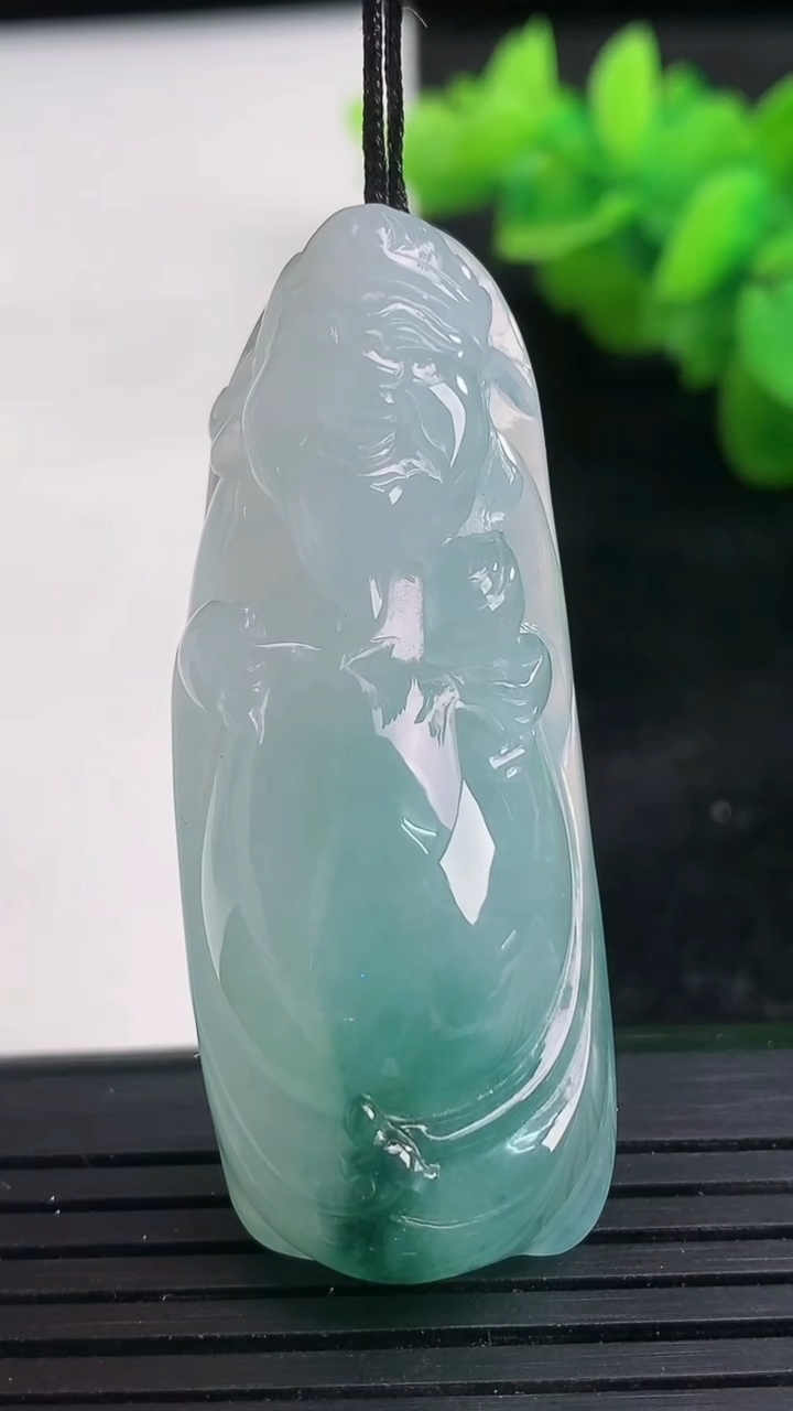 天然A货翡翠飘花财神爷吊坠尺寸49-19.4-12.8重量:22.18g
3月26日