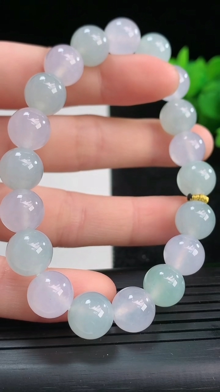 天然A货翡翠圆珠手串尺寸10-19颗重量:32.98g3月26日
工厂直销收藏佳品,种好水足，色泽均