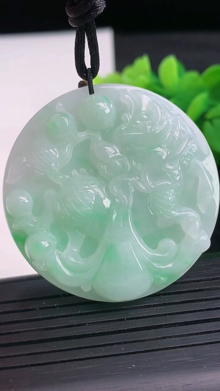 天然A货翡翠麒麟吊坠尺寸45.7-8.2重量:31.61g
3月26日