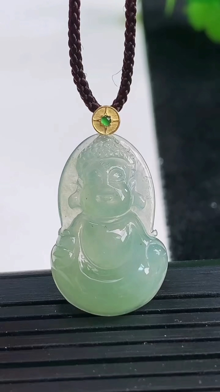 天然A货翡翠弥勒佛吊坠尺寸26.3-16-4.8重量:3.27g
3月26日