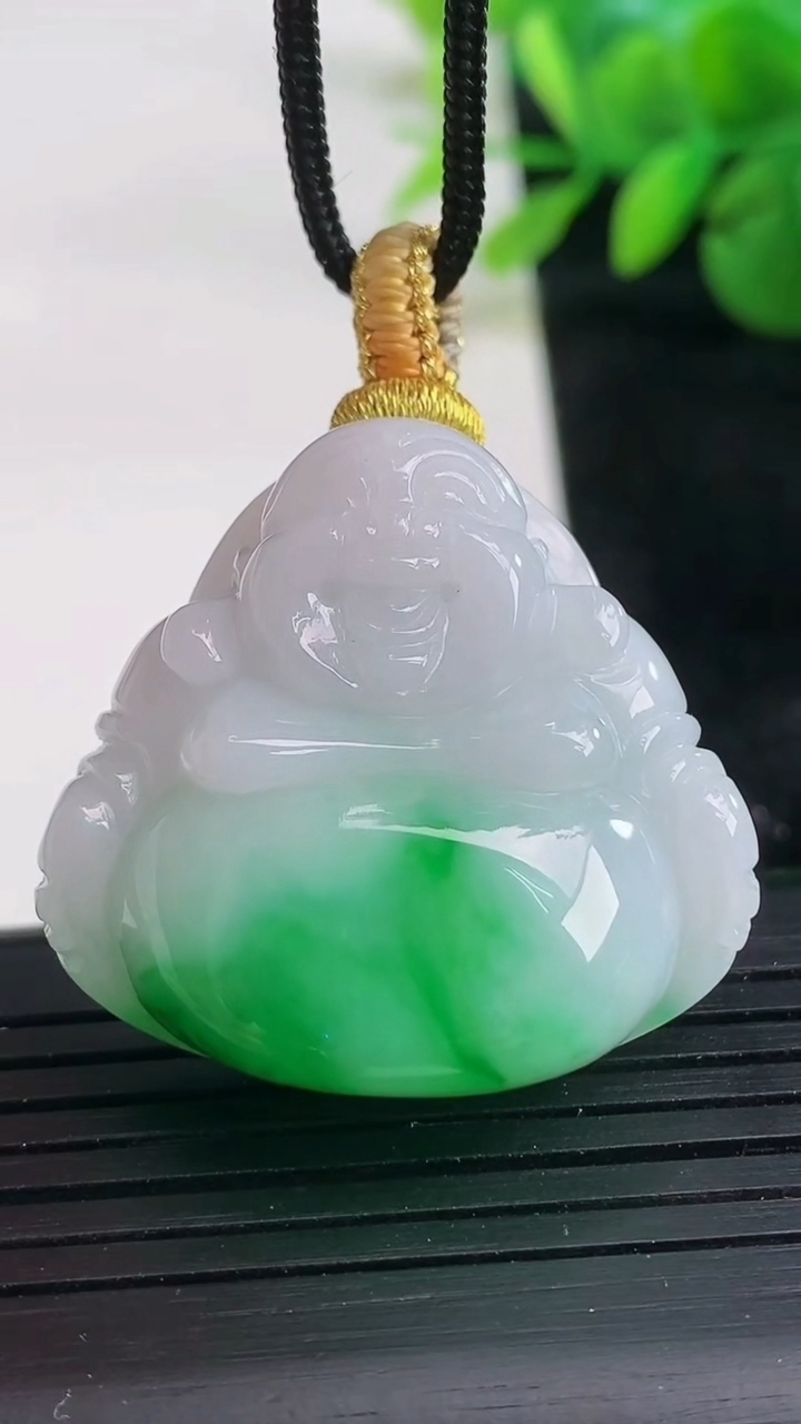 天然A货翡翠佛公吊坠尺寸30.8-33.4-12重量:22.79g
3月26日