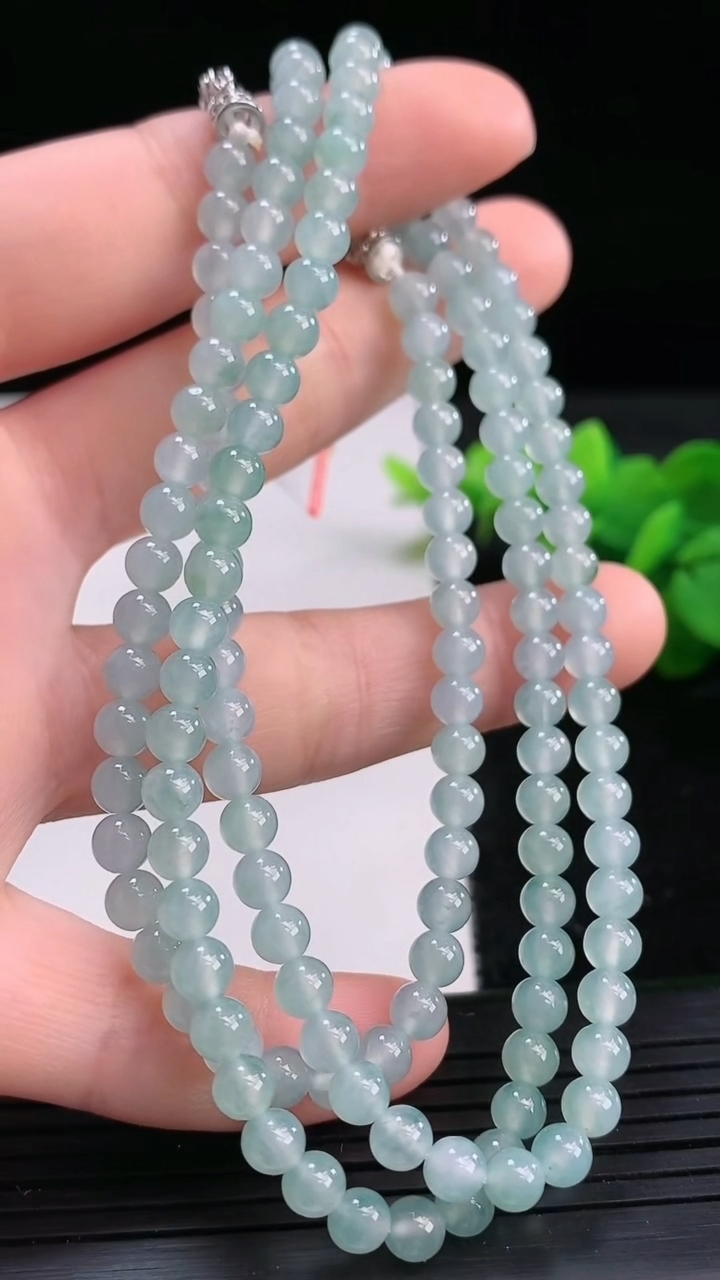 天然A货翡翠飘花圆珠项链尺寸4.3-143颗重量:24.21g3月26日
工厂直销收藏佳品,种好水足