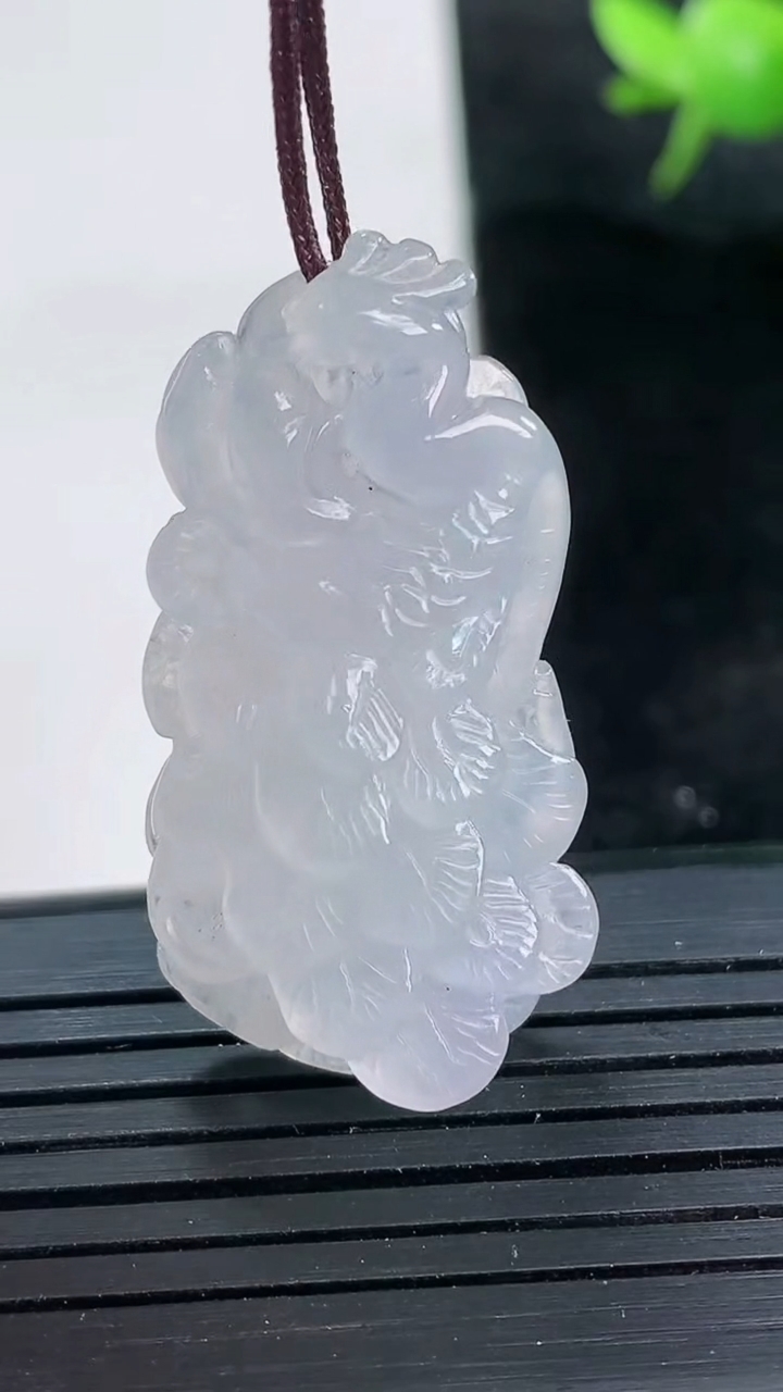 天然A货翡翠紫罗兰凤凰吊坠尺寸35.6-18-9重量:8.44g
3月26日