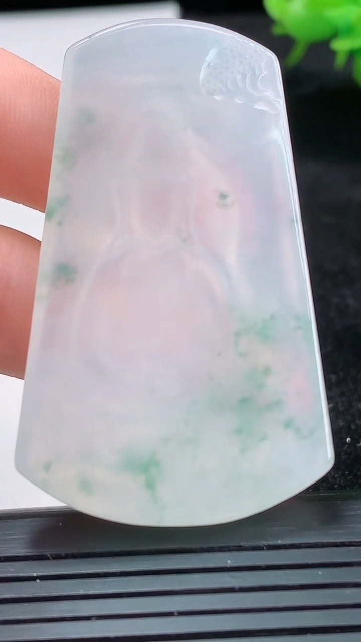 天然A货翡翠种飘花观音菩萨吊坠尺寸54-32.8-5.3重量:21.99g
3月26日