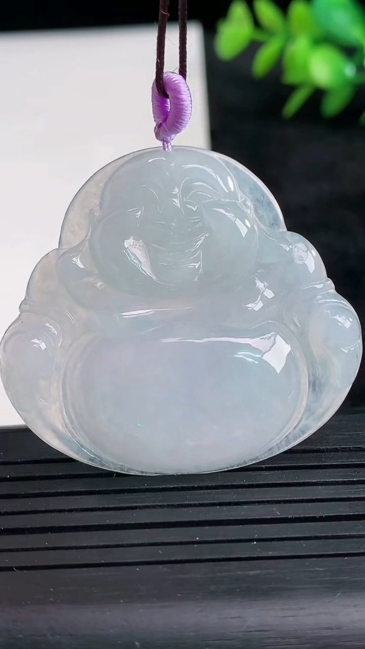 天然A货翡翠佛公吊坠尺寸39.6-43.9-5.6重量:15.13g
3月26日