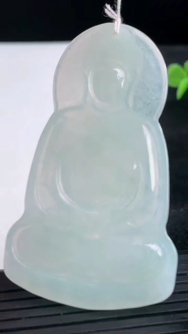 天然A货翡翠大日如来吊坠尺寸60.7-36.2-5.2重量:20.61g
3月26日