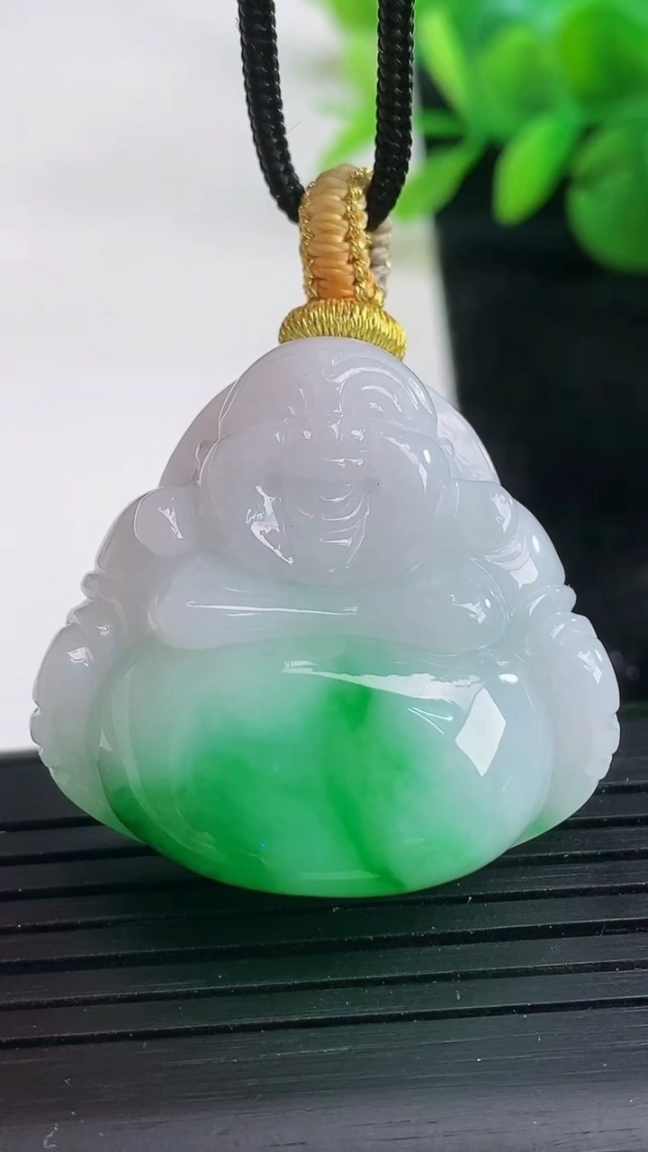 天然A货翡翠佛公吊坠尺寸30.8-33.4-12重量:22.79g
3月26日