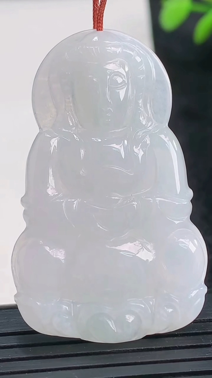 天然A货翡翠观音菩萨吊坠尺寸46.3-28.9-4.8重量:11.52g
3月26日