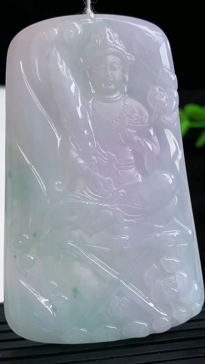 天然A货翡翠紫罗兰飘花虚空藏菩萨吊坠尺寸74.4-46.4-5.3重量:44.16g
3月26日